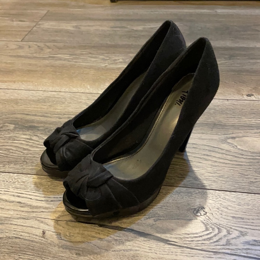 FIONI Black High Heels Size 5.5
